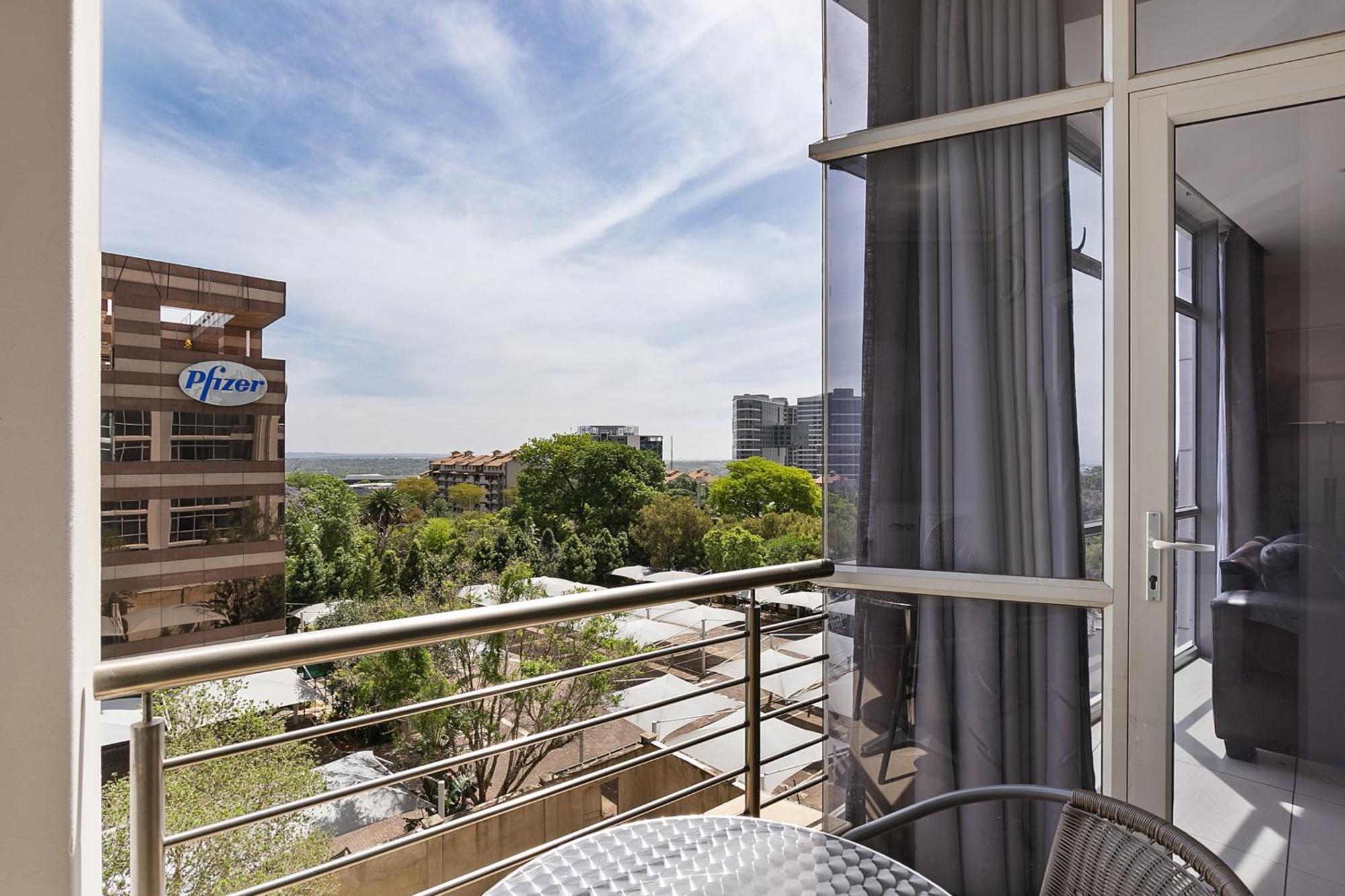 Hydro Park Residences In Sandton With Generator โจฮันเนสเบิร์ก ภายนอก รูปภาพ