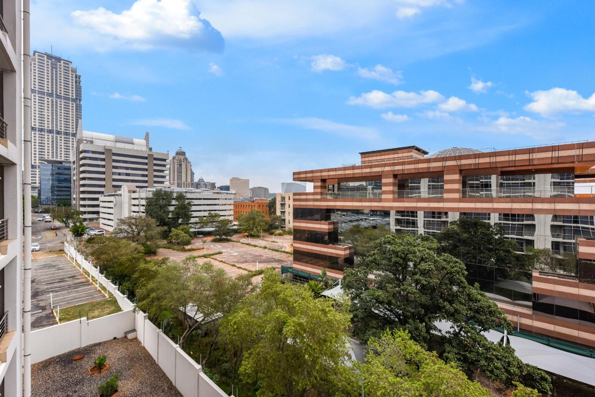 Hydro Park Residences In Sandton With Generator โจฮันเนสเบิร์ก ภายนอก รูปภาพ